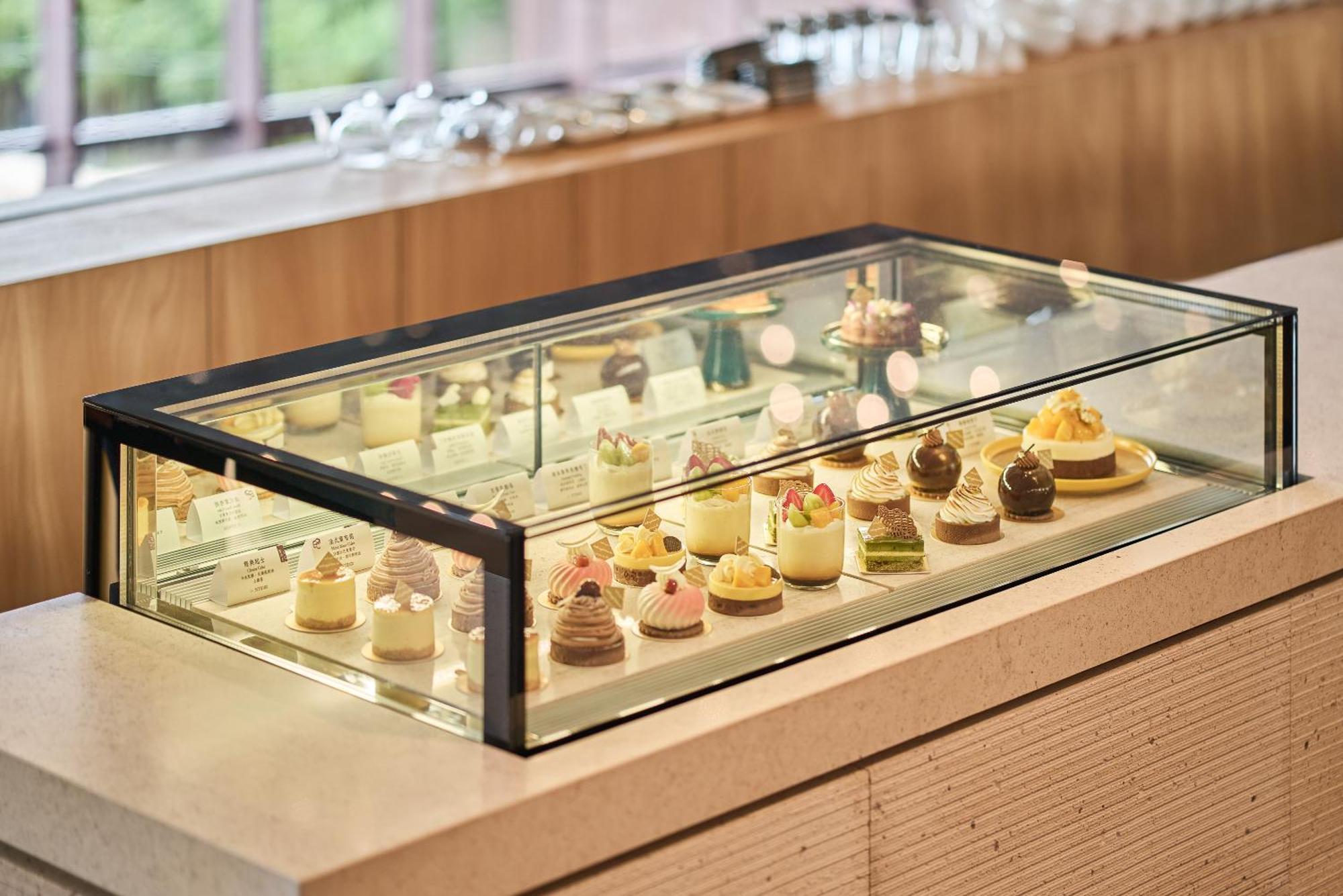 Hotel Royal Chiao Hsi Jiaoxi Extérieur photo A pastry display case